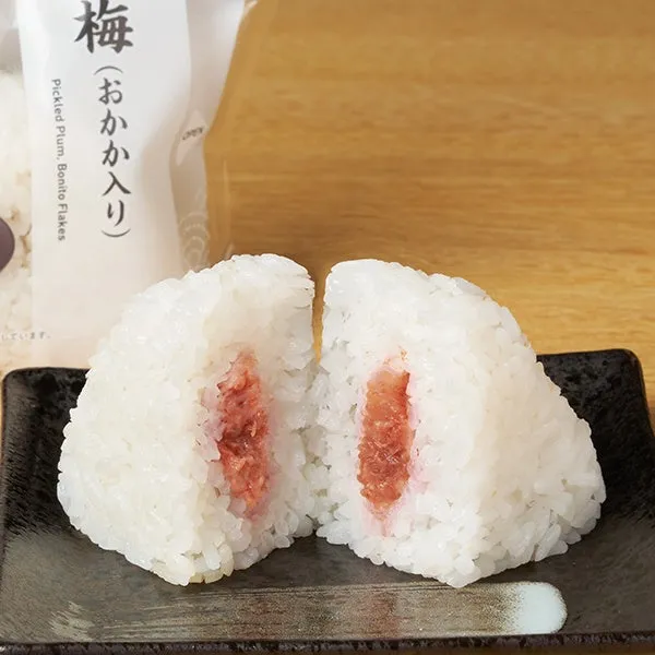 梅（おかか入り）おむすび（ファミリーマート）